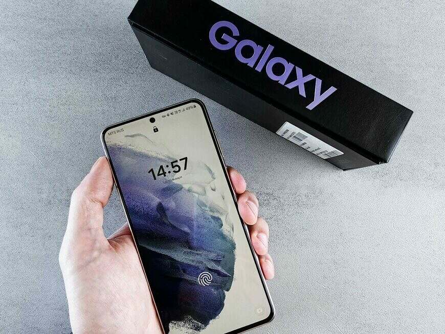 A Sumsung Galaxy smartphone